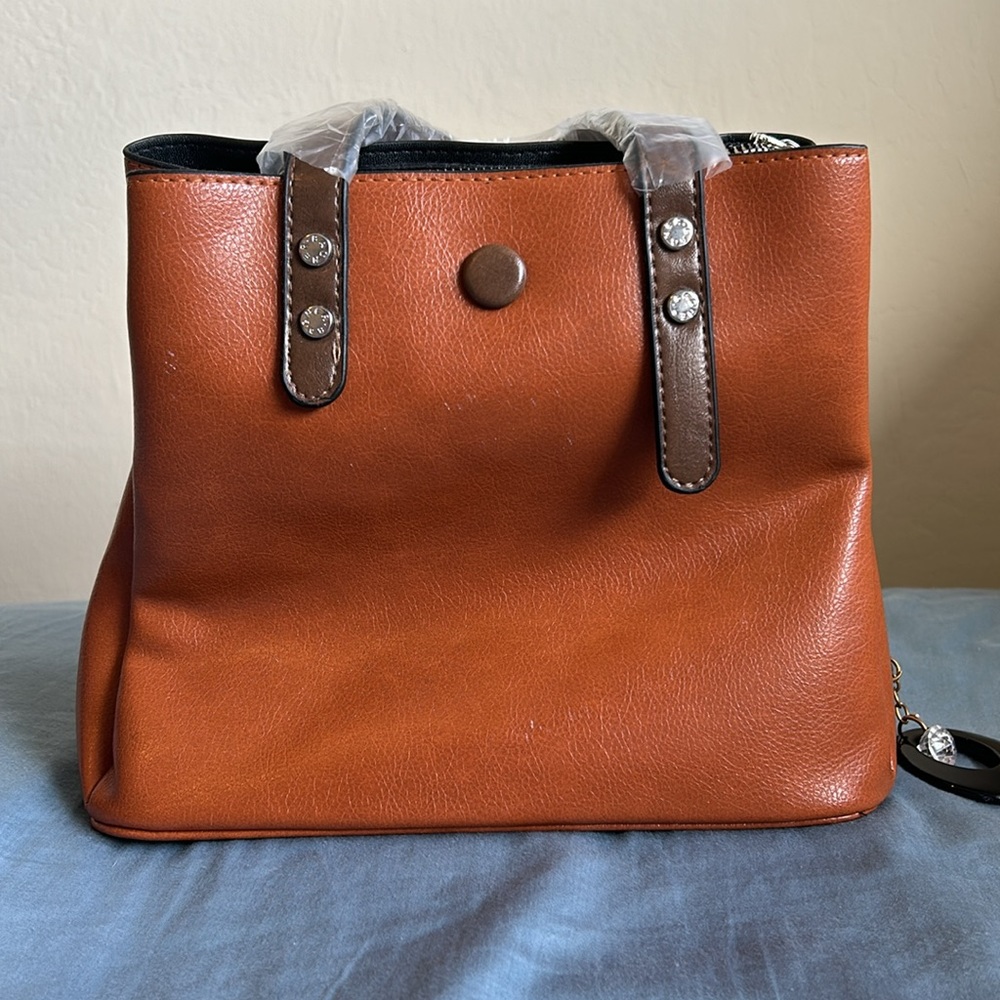 NWOT MERCEDES-BENZ CROSSBODY HANDBAG in COGNAC - Picture 2 of 8